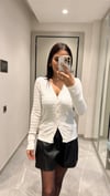 SAÇ ÖRGÜ DÜĞMELİ TRİKO HIRKA BEYAZ