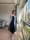 ASİMETRİK KESİM SİYAH BEYAZ ELBİSE