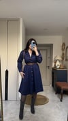 KEMER DETALI MİDİ TRENÇ ELBİSE 