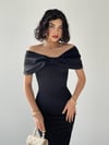 KURDE DETAYLI MADONNA YAKA ELBİSE