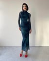 MAXİ BOY DİK YAKA UZUN KOL TÜL ELBİSE