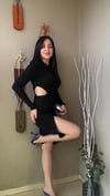 PENCERE DEKOLTELİ YIRTMAÇ DETAYLI UZUN KOL ELBİSE