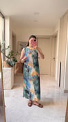 YIRTMAÇ DETAYLI MAXİ BOY ELBİSE