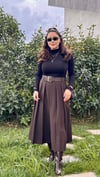 Yırtmaç detaylı pileli etek