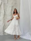 Bağlama Detaylı Dantel Şeritli Katlı Maxi Elbise – Beyaz