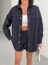Kadın Lacivert Denim Gömlek Ceket & Şort Takım – Oversize Rahat Kalıp