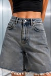 Taşlı Fiyonk Detaylı Püsküllü Kadın Denim Bermuda Şort
