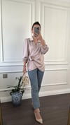 BLUZBüşceSATEN ÖNDEN BAĞLAMALI BLUZ TAŞ
