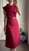 ELBİSEBüşceDRAPE DETAYLI ELBİSE BORDO