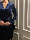 ELBİSEBüşceYANI BÜZGÜLÜ LACİVERT ELBİSE