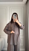 GÖMLEKBüşceTAŞLI TENCEL KUMAŞ GÖMLEK VİZON