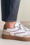 OVAL BURUN KAHVE SNEAKER