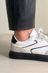 OVAL BURUN SİYAH SNEAKER