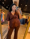Oversize Kruvaze Yan Bağcıklı Çizgili Şifon Kumaş Kadın Bluz - Kahve 