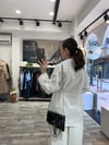 Beli Metal Tokalı Beyaz Gömlek