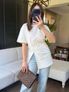 Burgu Detaylı Tasarım Tshirt Ekru
