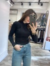 BURGU YAKA SİYAH BLUZ