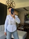 Metal Aksesuarlı Beyaz Gömlek