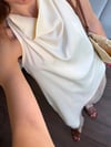 Saten Dokulu Sırt Dekolteli Ekru Bluz