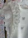 KIZ BEBEK KOLLARI GÜPÜRLÜ BEYAZ TSHİRT