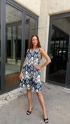V YAKA KOLSUZ ETNİK DESEN ELBİSE