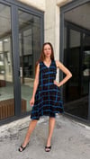 V YAKA KOLSUZ GEOMETRİK DESENLİ  ELBİSE