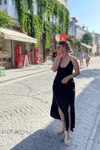 Yırtmaçlı Sırt Dekolteli Siyah Elbise