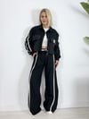 0082 YANLARI ŞERİTLİ, KISA CEKET VE BOL PAÇA PANTOLON TAKIM