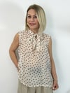 0943 Boyun Bağcıklı, Kolsuz, Puantiyeli Şifon Bluz