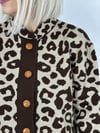 1127 GENİŞ PATLI, AHŞAP DÜĞME, LEOPAR DESEN HIRKA
