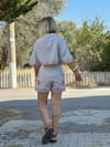 522 ÖNÜ KAPAKLI, YANDAN BAĞLI, RENKLİ NAKIŞLI, ŞORT