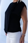 6323 YAKA PİLE DETAY SIRT PENCERE SATEN BLUZ