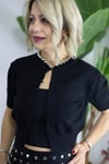 6605 YAKASI BONCUK İŞLİ KISA KOL MİNİ HIRKA