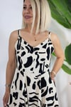 7264 V YAKA, ASKILI, CEPLİ, DESENLİ, KETEN ELBİSE