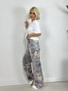9372 ÇİÇEK BASKILI, PAYETLİ, DÜZ KESİM PANTOLON