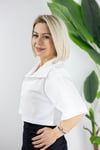 9422 DİK YAKA, FERMUARLI, KISA KOL BLUZ