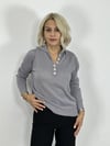 ZR65 POLO YAKA, DÜĞME DETAY, SİMLİ BLUZ