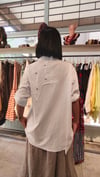 Beyaz Metal Aksesuar Boyfriend Detaylı Gömlek