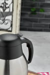 Yaren StyleYüksek Performanslı 2 Litre Çift Kat Paslanmaz Çelik Termos yarenstyle.com'da! 12 Saat sıcak, 24 Saat soğuk içecek keyfi için ideal. Kamp, piknik, ofis ve outdoor aktiviteler için mükemmel bir seçim!2 Litre Çift Kat Paslanmaz Çelik Termos – 12 Saat Sıcak, 24 Saat Soğuk | Kamp Piknik Ofis Outdoor