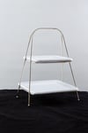 İki Katlı Servis Sunum Standı 32 cm – Metal Kaplama Gümüş – 22×22 Alt Tabak, 18×18 Üst Tabak, Beyaz Tabaklı Tatlı & Kek & Meyve Sunum İçin Şık Sofra Aksesuarı - Yaren Style
