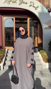Kolu Çiçek Detaylı Elbise