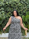 PENCERE DETAYLI TEK OMUZ SİYAH BEYAZ DESEN ELBİSE