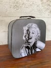 Dekoratif Kutular/DüzenleyicilerDekoratif Kutular/DüzenleyicilerMarilyn Monroe Çanta
N'CREA HomeMarilyn Monroe Çanta
