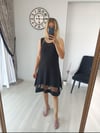 Askılı asimetrik kesim elbise