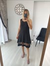 Askılı asimetrik kesim elbise
