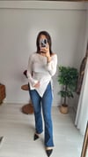 Kayik yaka asimetrik bluz ekru