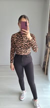 Leopar desenli yarim balıkçı yaka bluz
