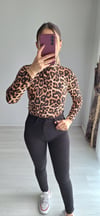 Leopar desenli yarim balıkçı yaka bluz