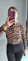 Leopar desenli yarim balıkçı yaka bluz