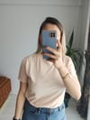 Omuz taşlı tişört krem